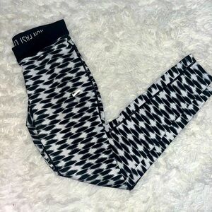 🚫Sold🚫Women’s Nike Dri-Fit “Run Fast Live Fearless” leggings size S